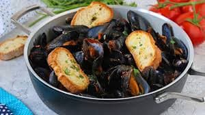 Miesmuschelsuppe / Geplatzte Miesmuscheln